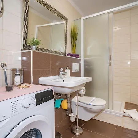 Saga Apartment *